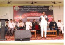 तणावमुक्त आयुष्याचा मार्ग हसण्यात व चालण्यात – अशोक देशमुख