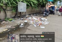 ९ ऑगस्ट, १५ ऑगस्ट झाले; हुतात्मा स्मारक परिसरातील घाणीचे साम्राज्य मात्र ‘जैसे थे’! पत्रकार संदीप महाजन यांचा नगरपालिका प्रशासनाला थेट सवाल – सफाई कर्मचारी नसतील तर स्वतः श्रमदान करून सफाई करण्यास तयार
